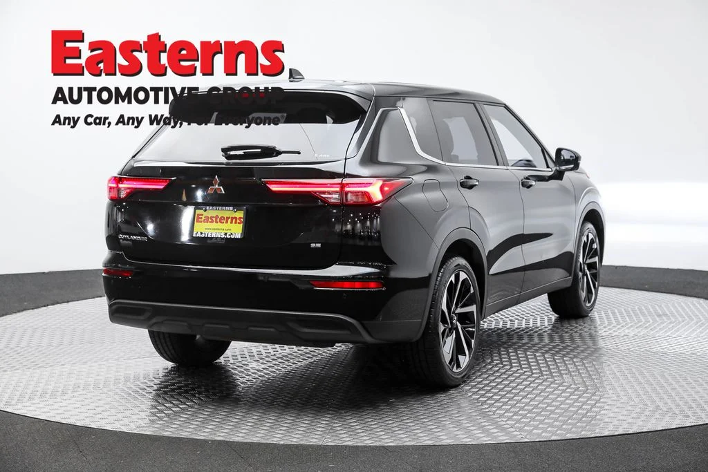 Used 2023 Black Mitsubishi SE image 5