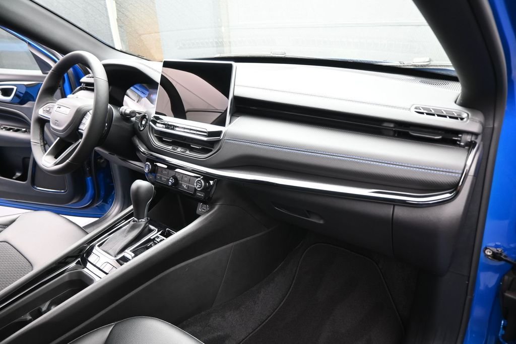New 2026 Hydro Blue Pearlcoat Jeep Latitude image 24