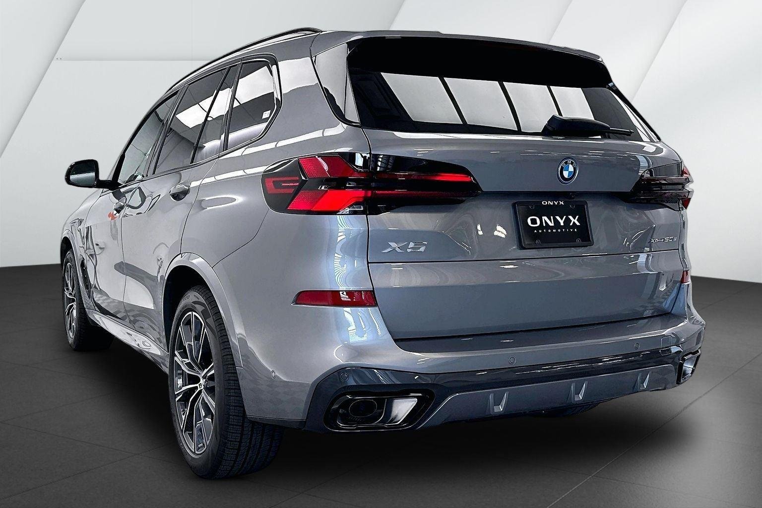 New 2026 Skyscraper Grey Metallic BMW xDrive50e image 9