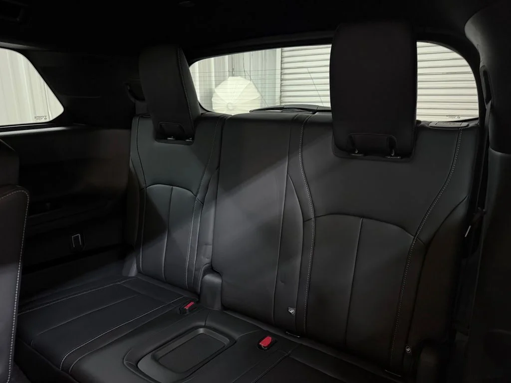 New 2027 2T RAD WHT INFINITI Sport AWD image 38