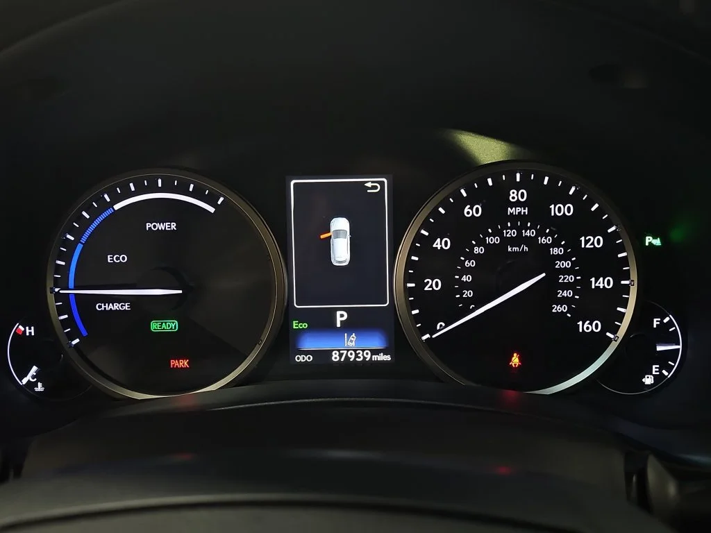 Used 2019 White Lexus 300h image 21