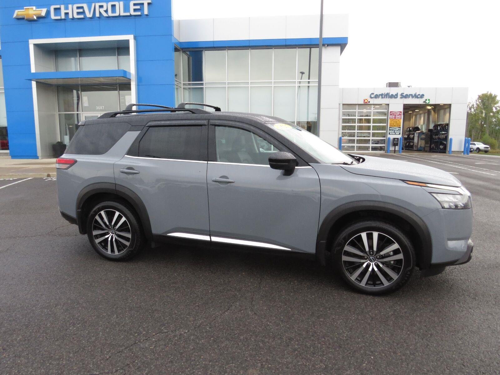 Used 2025 Solid Gray/Super Black Nissan Platinum image 8