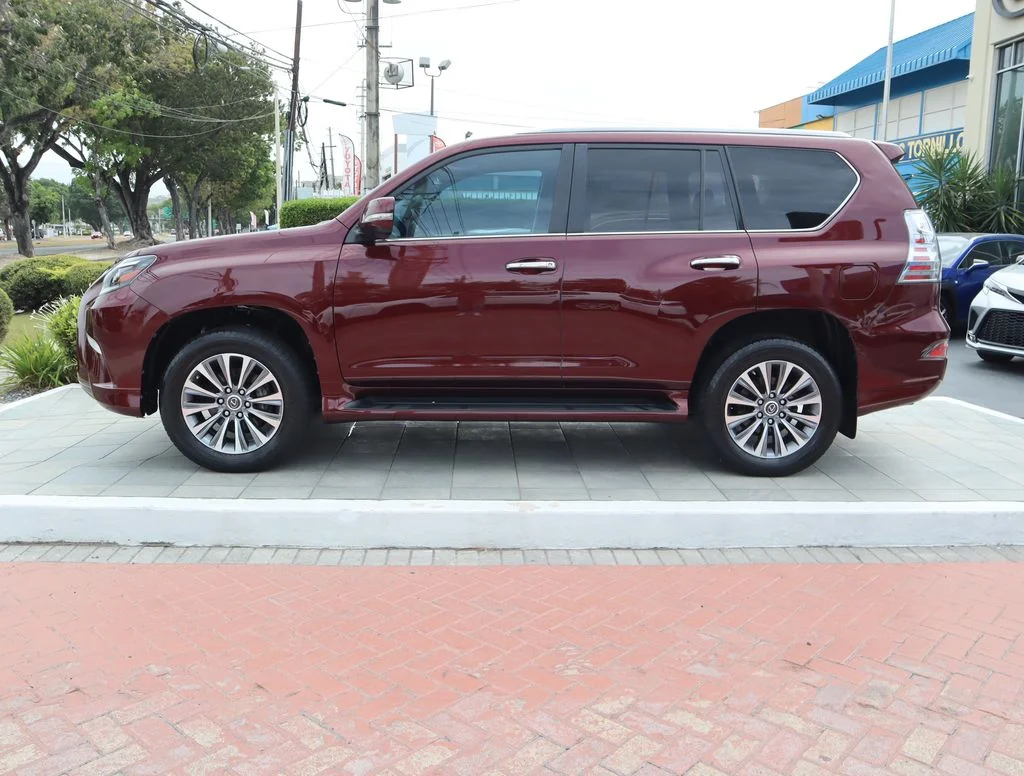 Used 2021  Lexus 460 Luxury image 8