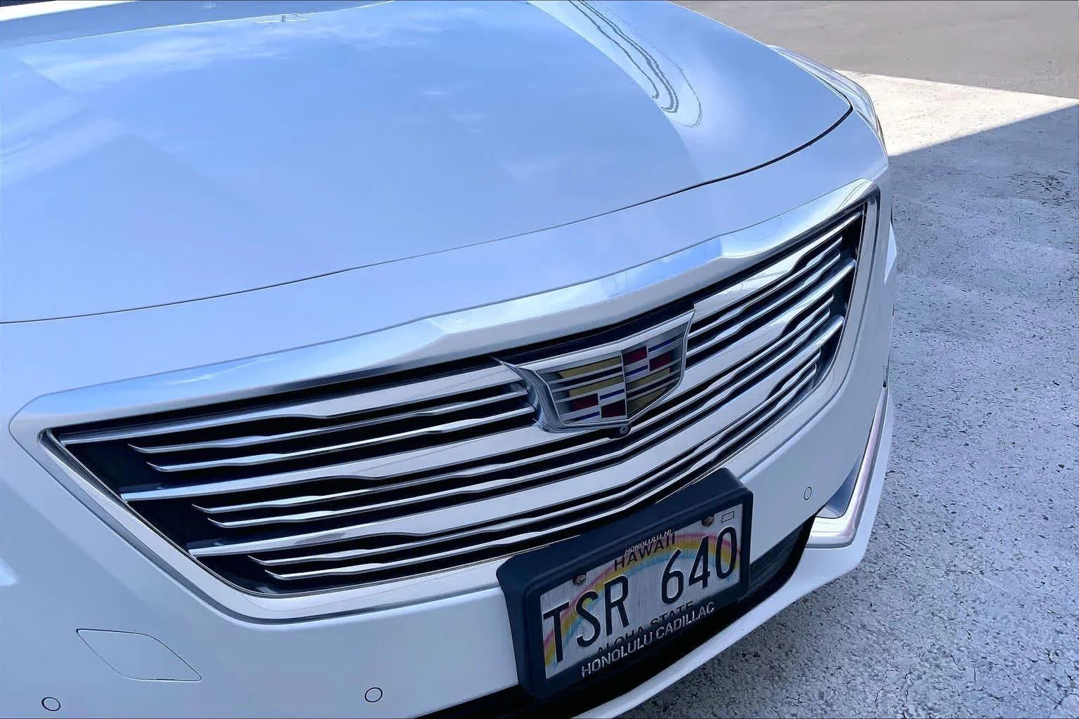 Used 2017 CRYSTAL WHITE TRICOAT Cadillac Platinum AWD image 33