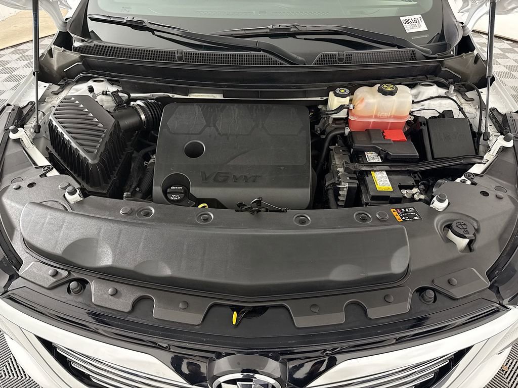 Used 2023 Summit White Buick Essence image 29