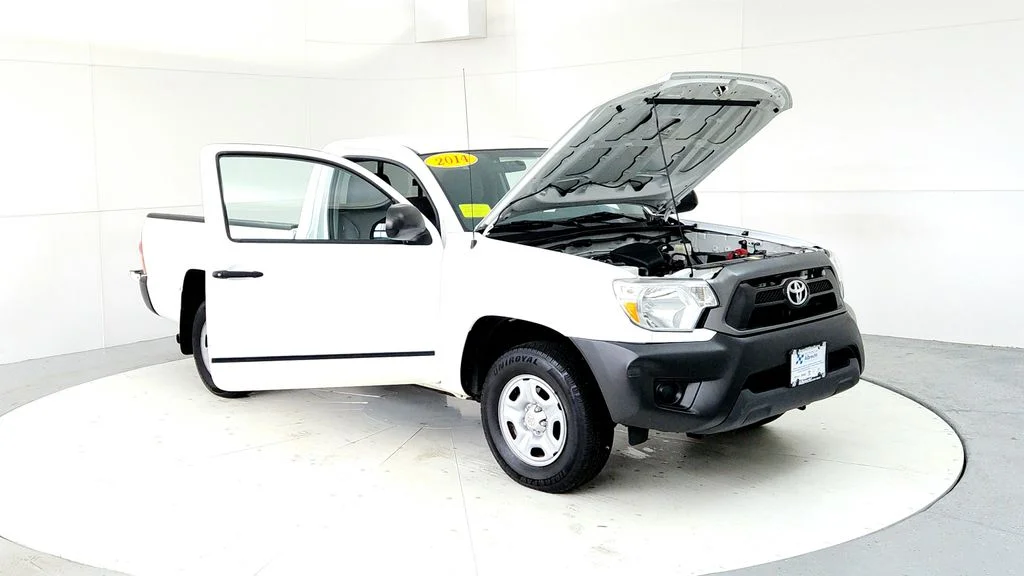 Used 2014 White Toyota Base image 12