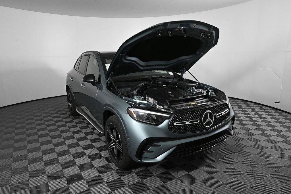 New 2026 Verde Silver Metallic Mercedes-Benz GLC 300 image 70