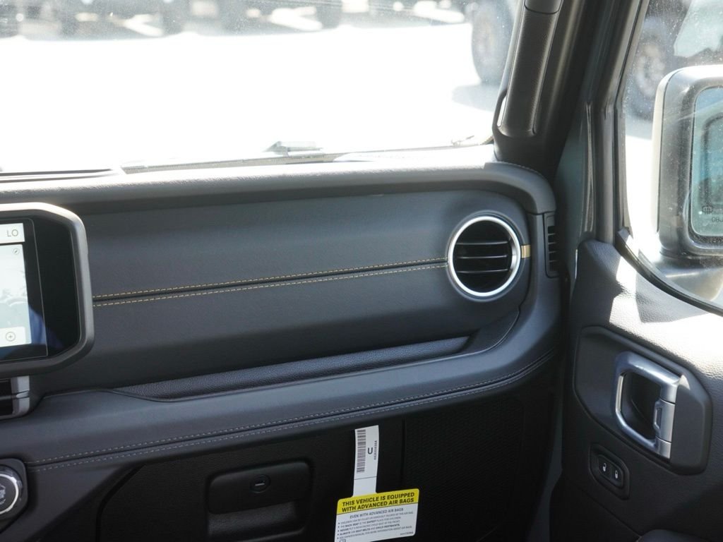 New 2026 Anvil Clear-Coat Exterior Paint Jeep Sahara image 22