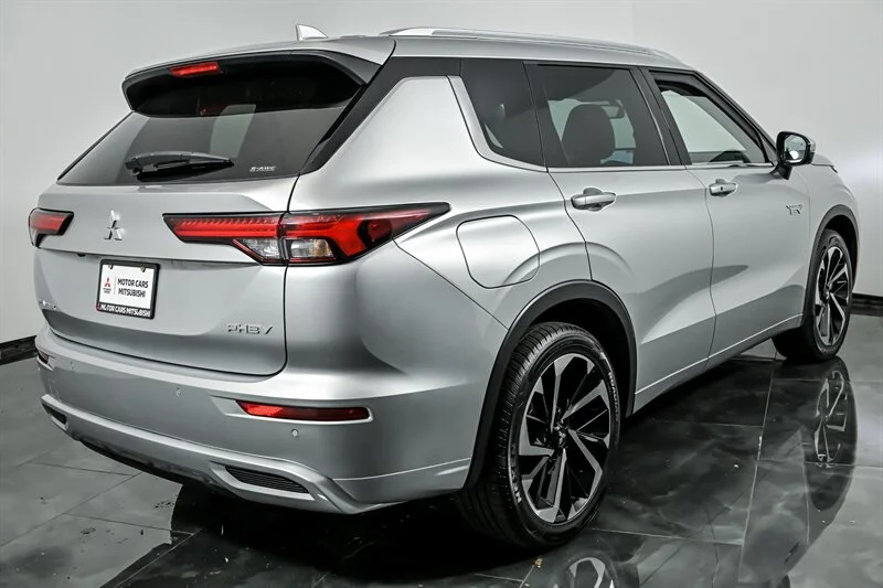 Used 2023 Alloy Silver Metallic Mitsubishi SEL image 9