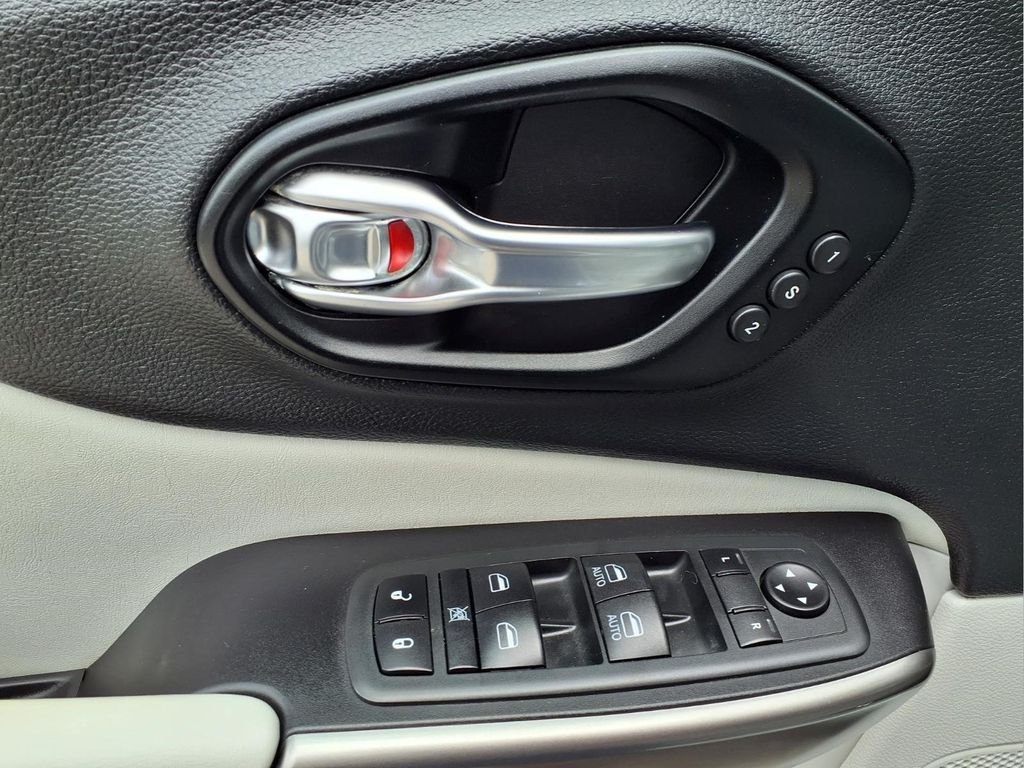 Used 2020 White Jeep Limited image 25