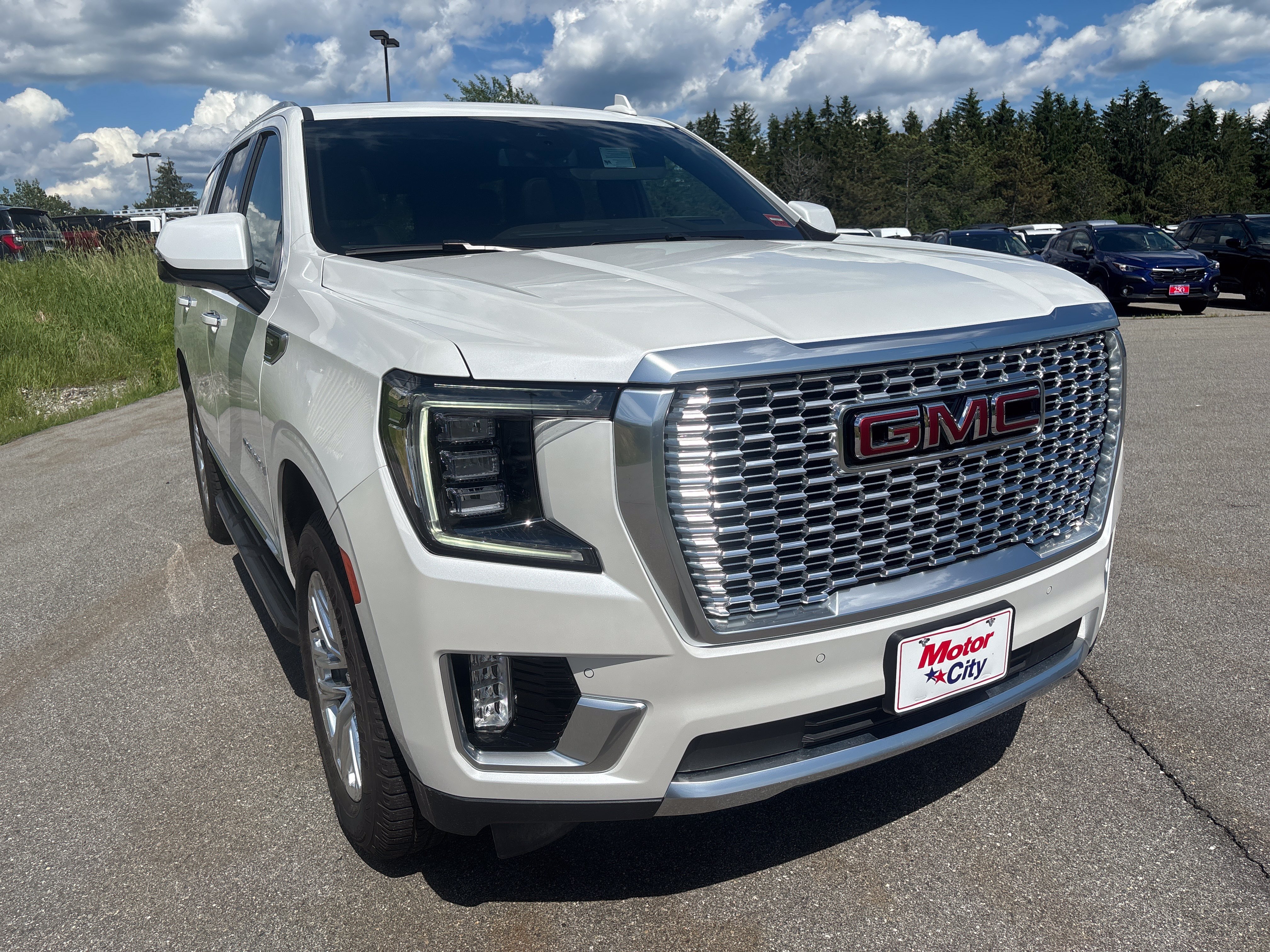Used 2024 White Frost Tricoat GMC Denali image 7
