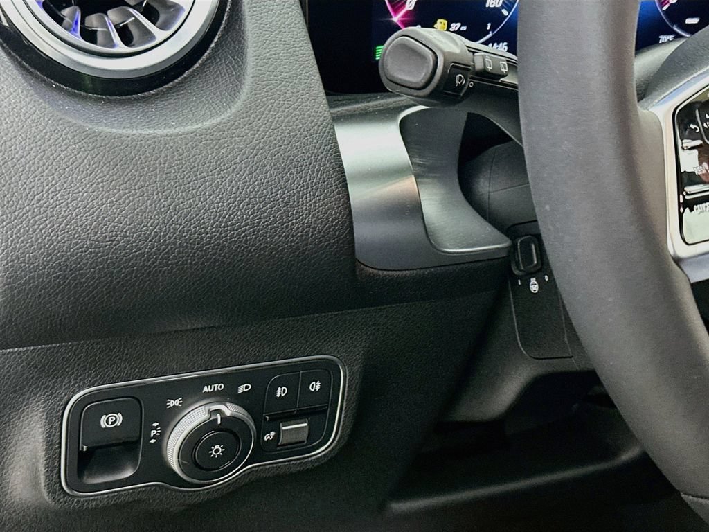 New 2026 Mountain Grey Metallic Mercedes-Benz GLB 250 image 40