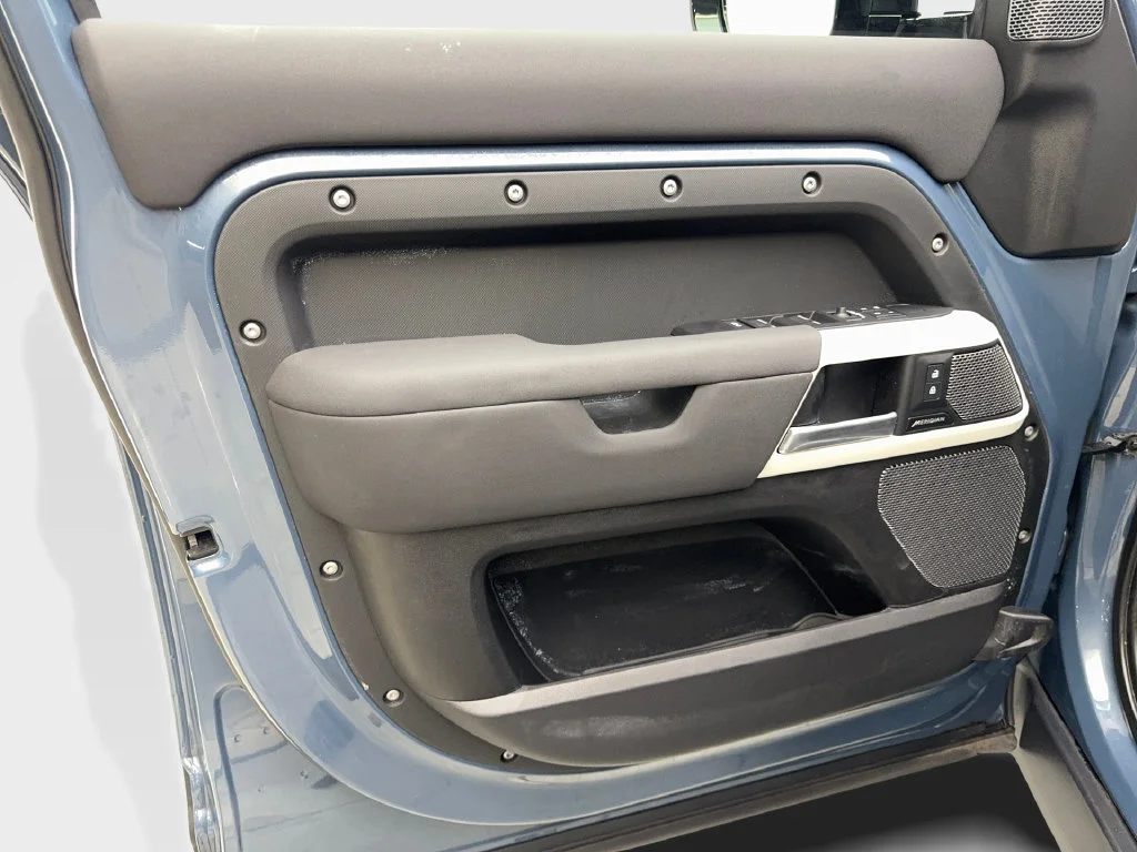 Used 2023 Blue Land Rover SE image 32