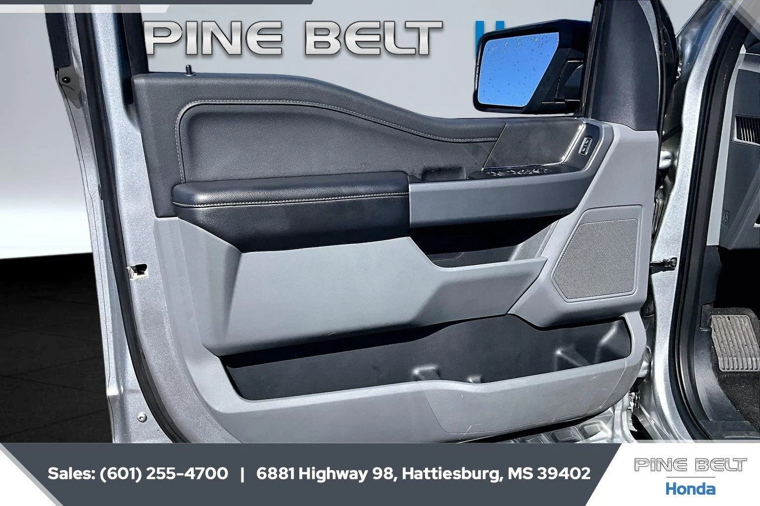 Used 2025 Iconic Silver Ford XLT image 17