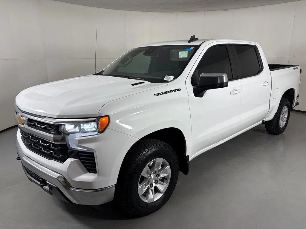 Used 2022 White Chevrolet LT image 5