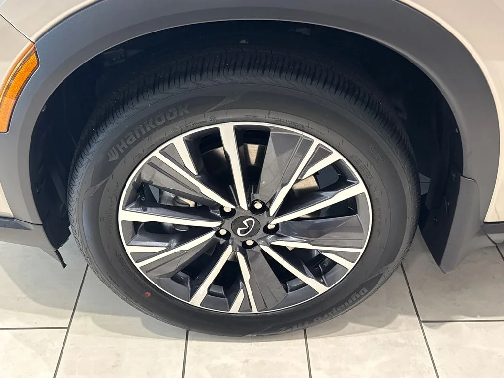 New 2027 WARM TITANIUM INFINITI Luxe FWD image 10