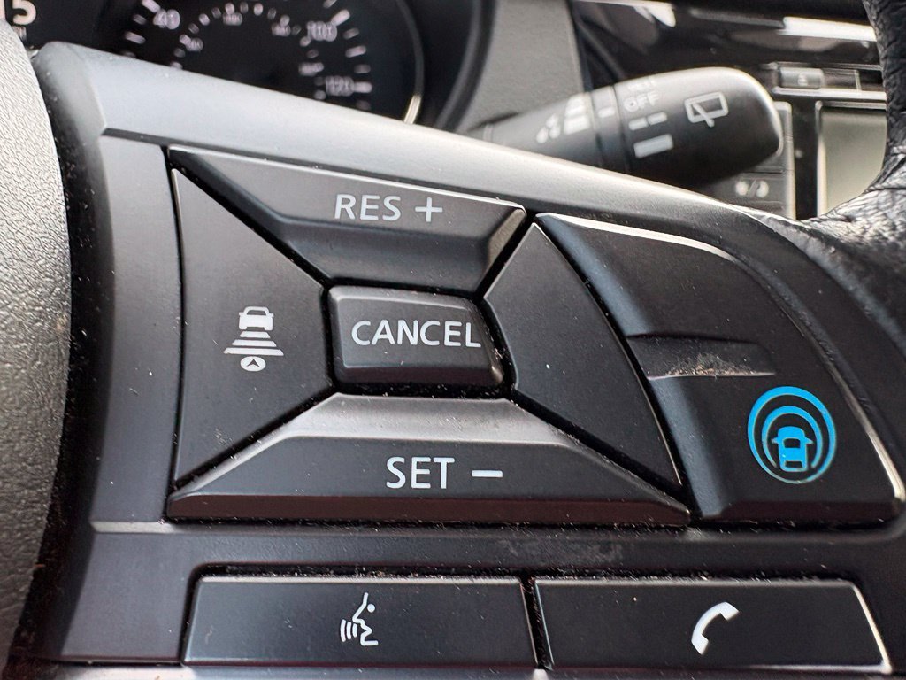 Used 2022 White Nissan SV image 28