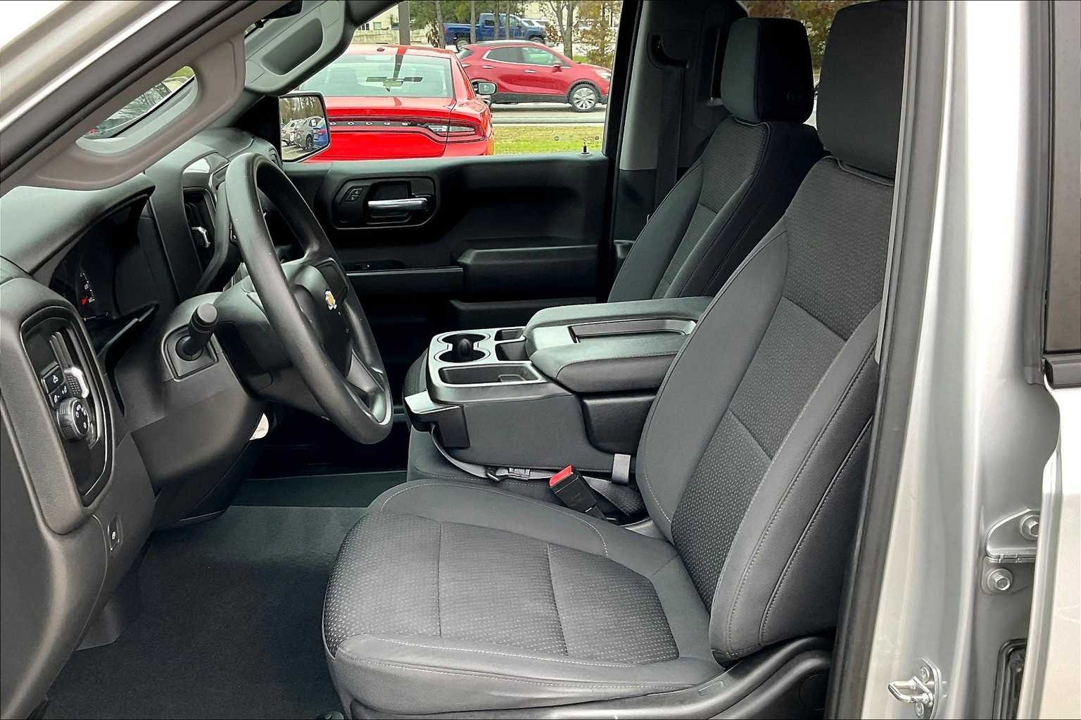 Used 2022 Silver Ice Metallic Chevrolet Custom image 8