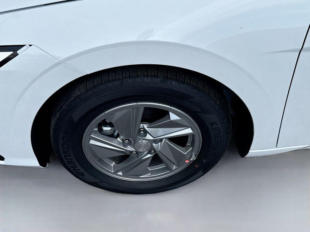 New 2026 Serenity White Hyundai SE image 23