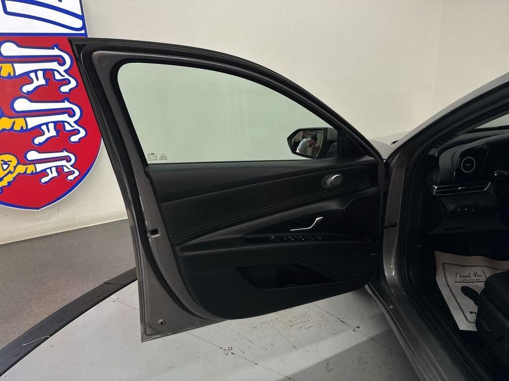 Used 2021 Fluid Metal Hyundai SEL image 14