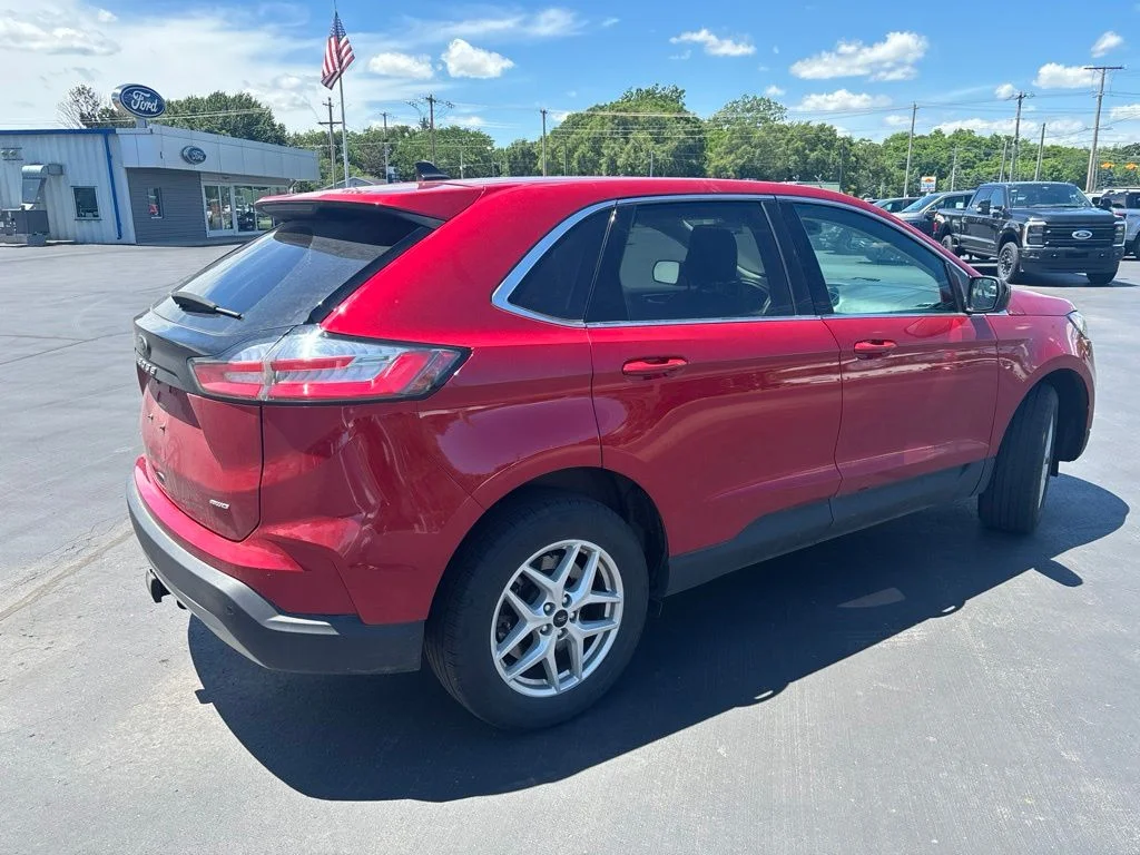 Used 2023 Rapid Red Metallic Tinted Clearcoat Ford SEL image 7