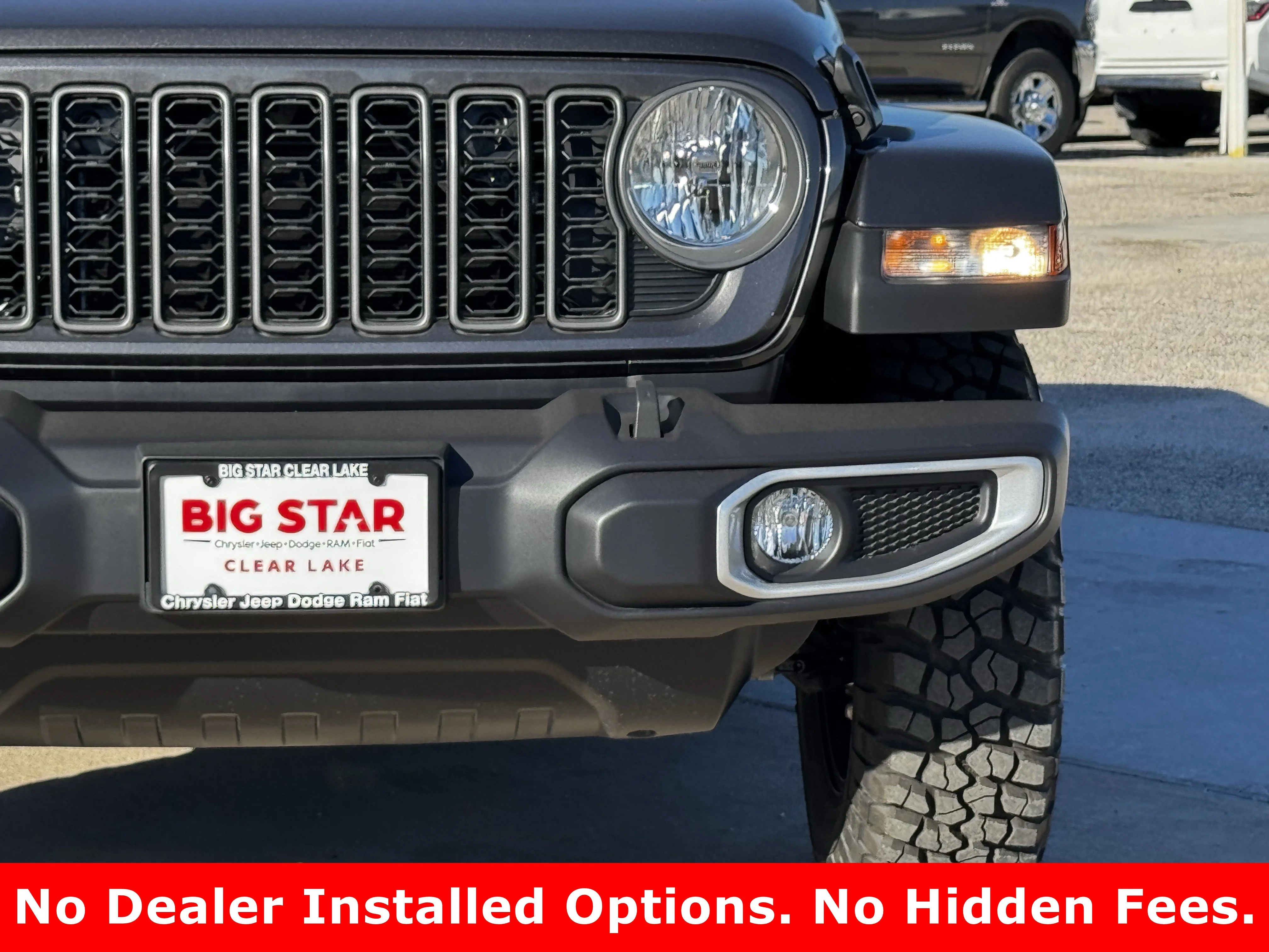 New 2026 Granite Crystal Metallic Clearcoat Jeep Texas Trail image 5