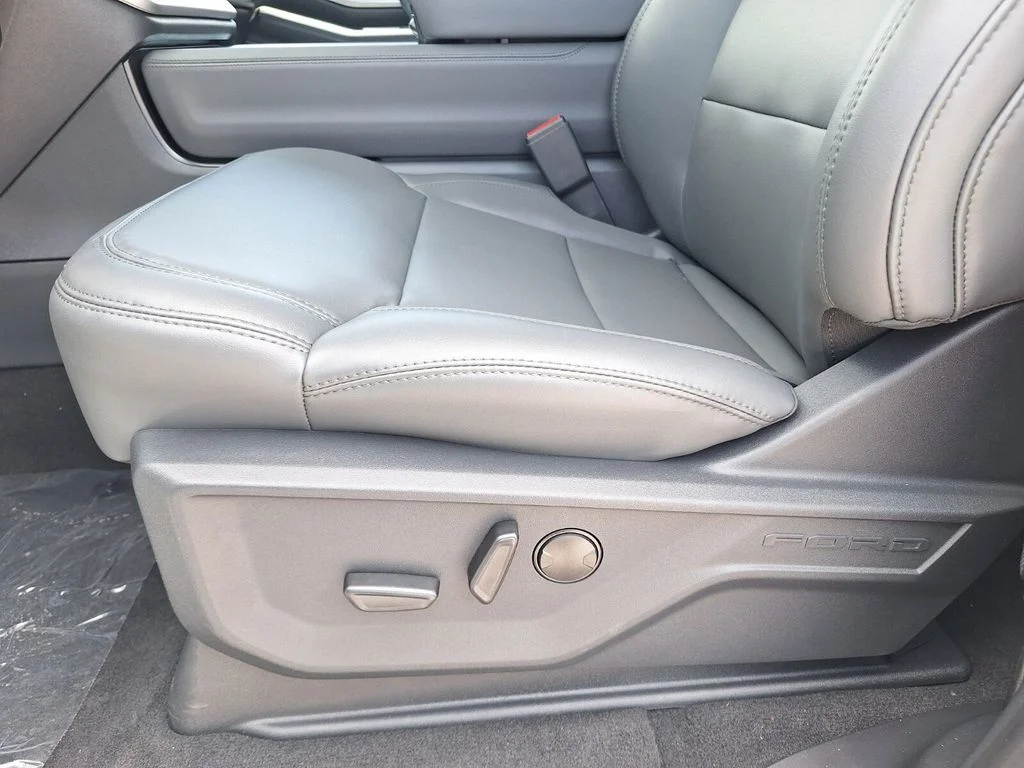 New 2026 Oxford White Ford Active image 27