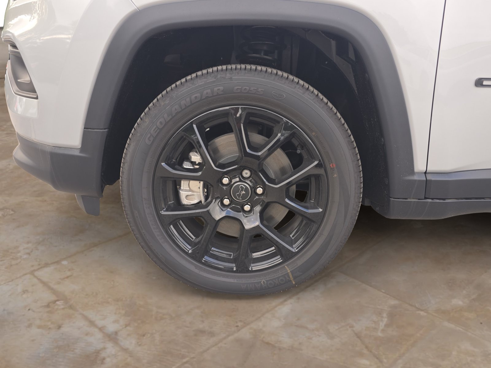 New 2026 Silver Zynith Metallic Clearcoat Jeep Latitude Altitude image 25
