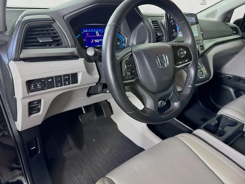 Certified Used 2019 Crystal Black Pearl Honda Touring image 11
