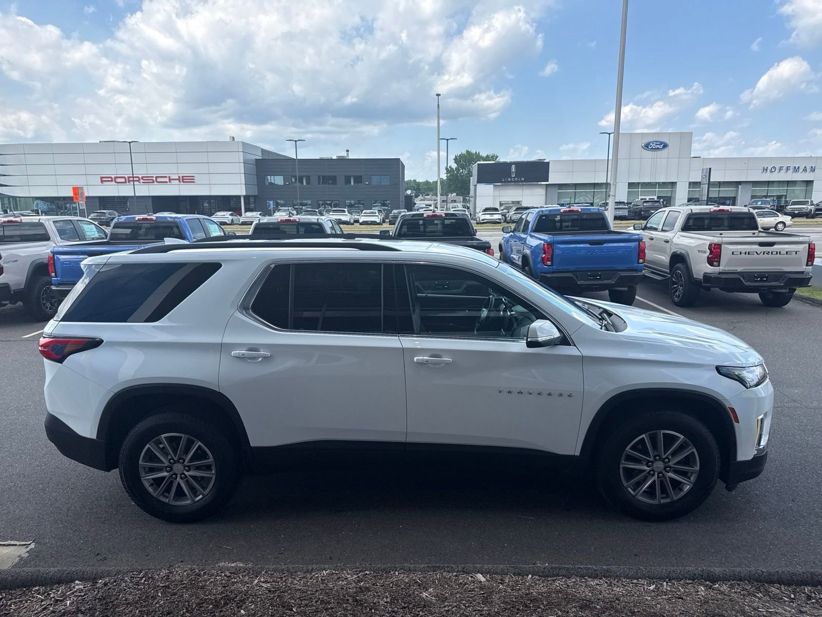 Used 2023 Summit White Chevrolet LT Cloth image 5