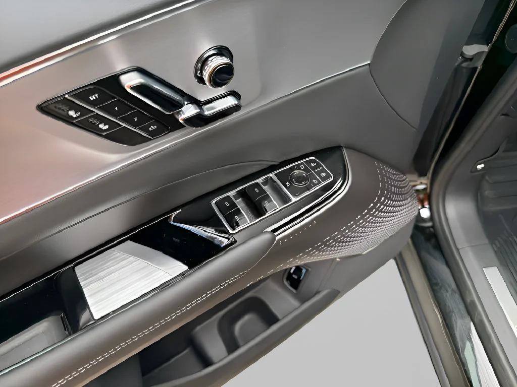 2027 Cadillac LYRIQ Luxury - Photo 17