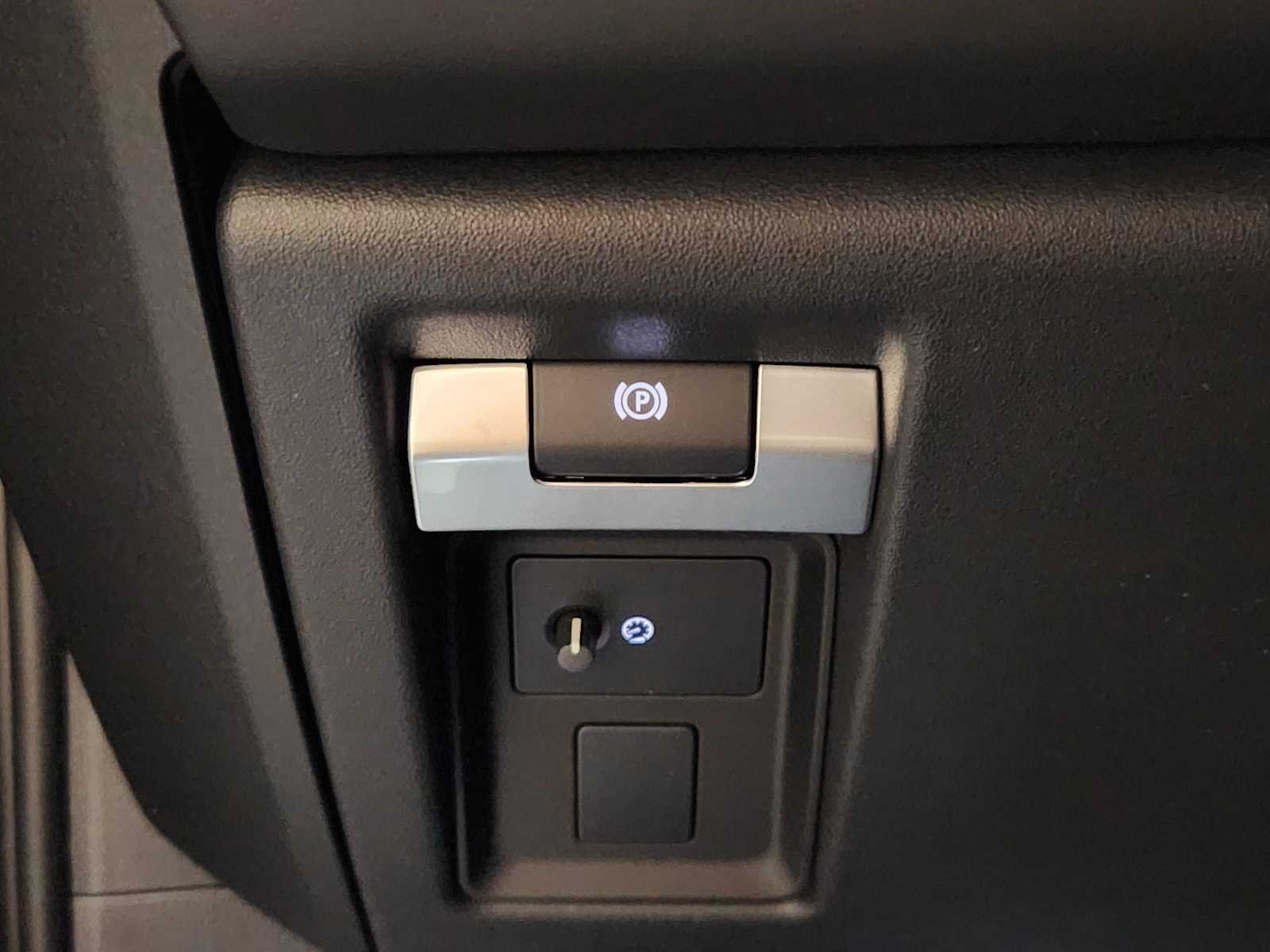 2026 Land Rover Defender V8 - Photo 22