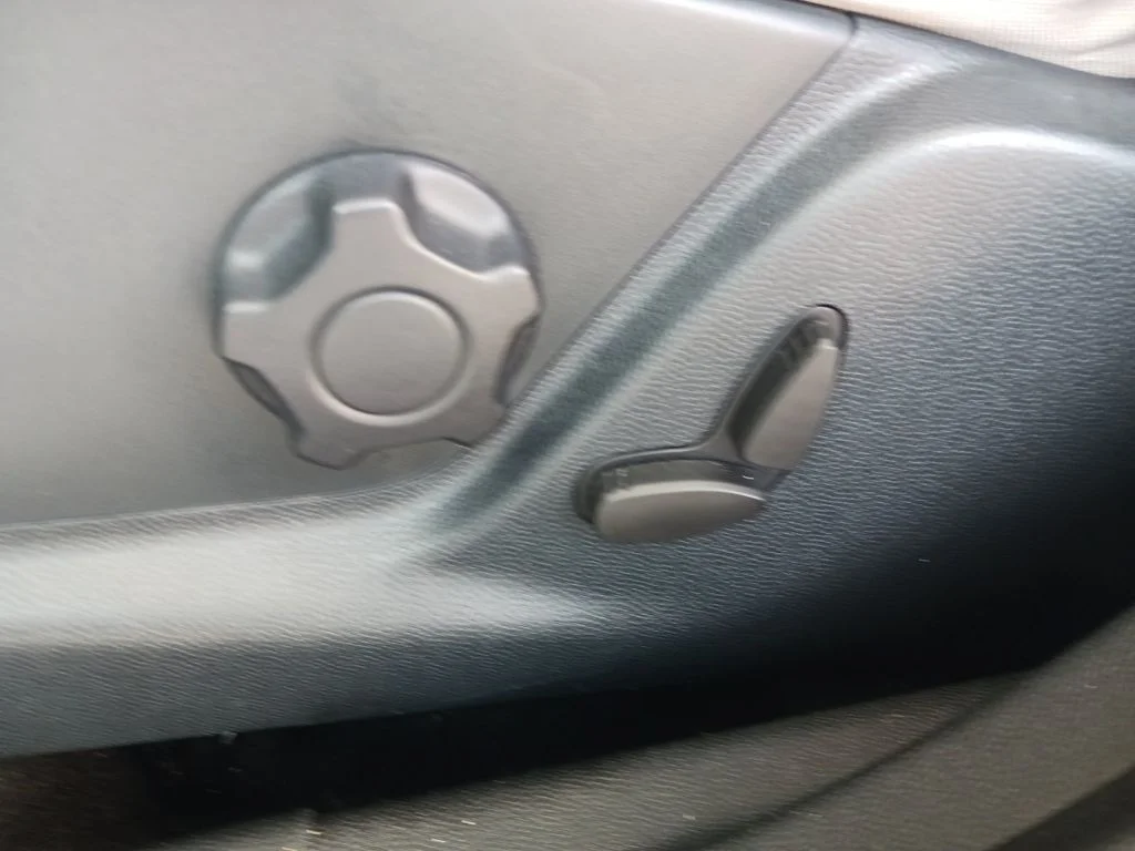 Used 2020 Silver Ford SE image 30