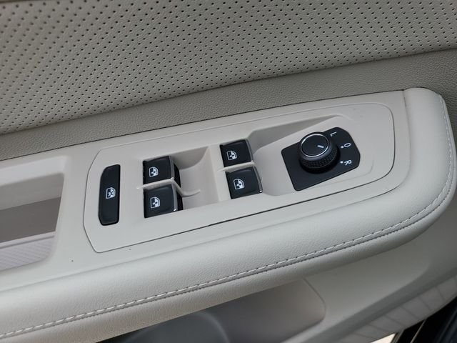 New 2026 Black Volkswagen 2.0T SE image 30