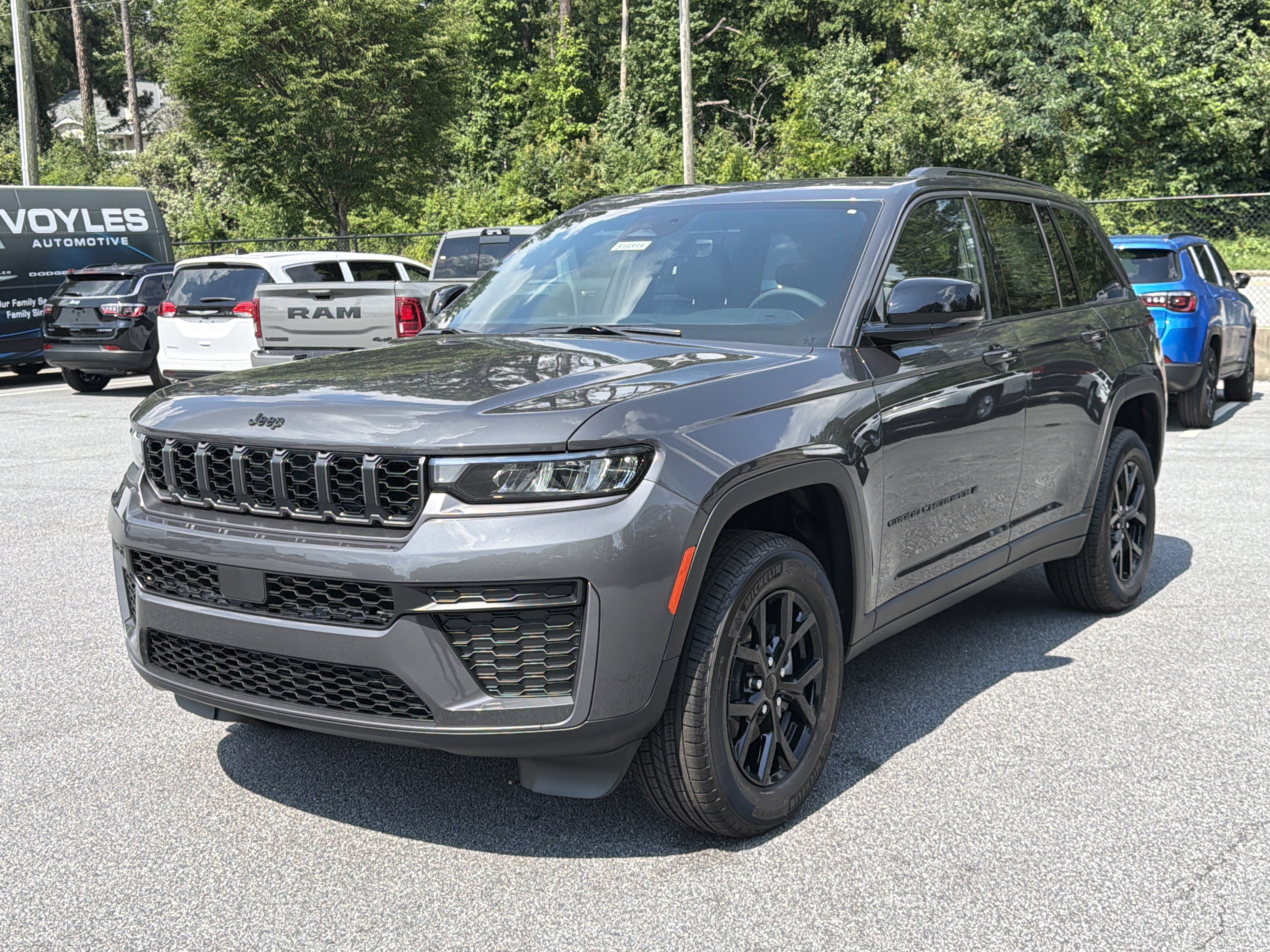 New 2026 Baltic Gray Metallic Clear-Coat Exterior Paint Jeep Altitude image 3