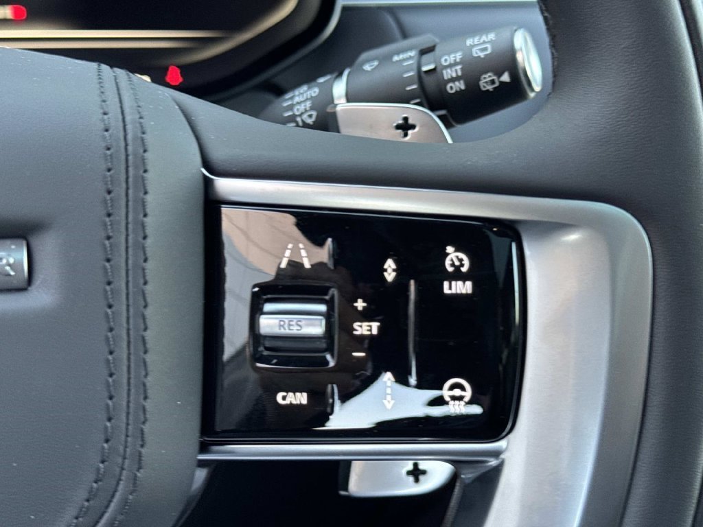 New 2027 Fuji White LAND ROVER  image 31