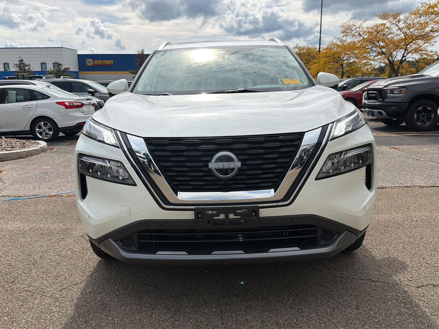 Used 2023 Pearl White Tricoat Nissan SL image 2