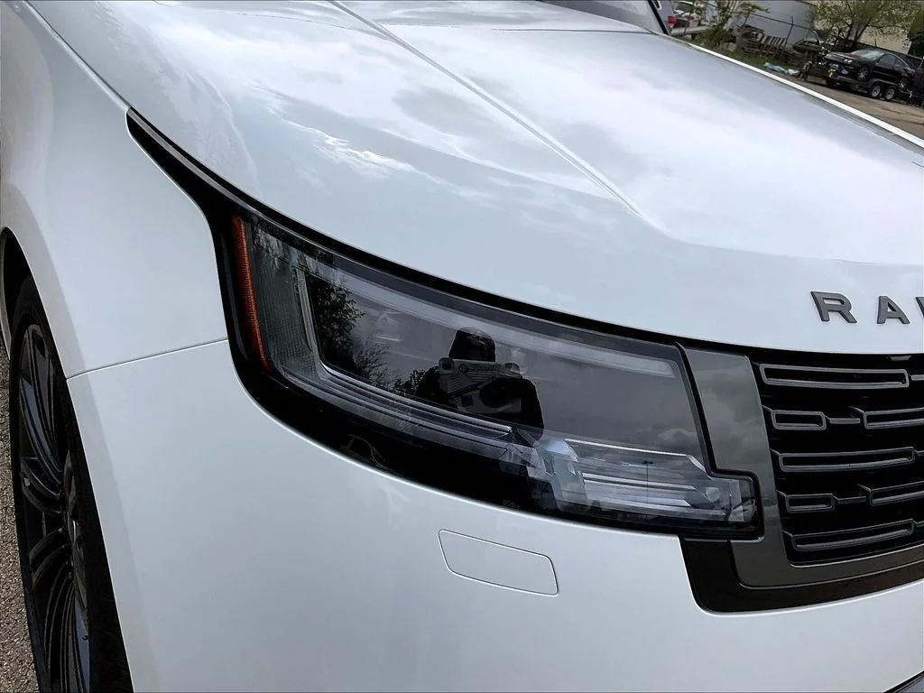 Used 2023 Fuji White Land Rover SE image 32