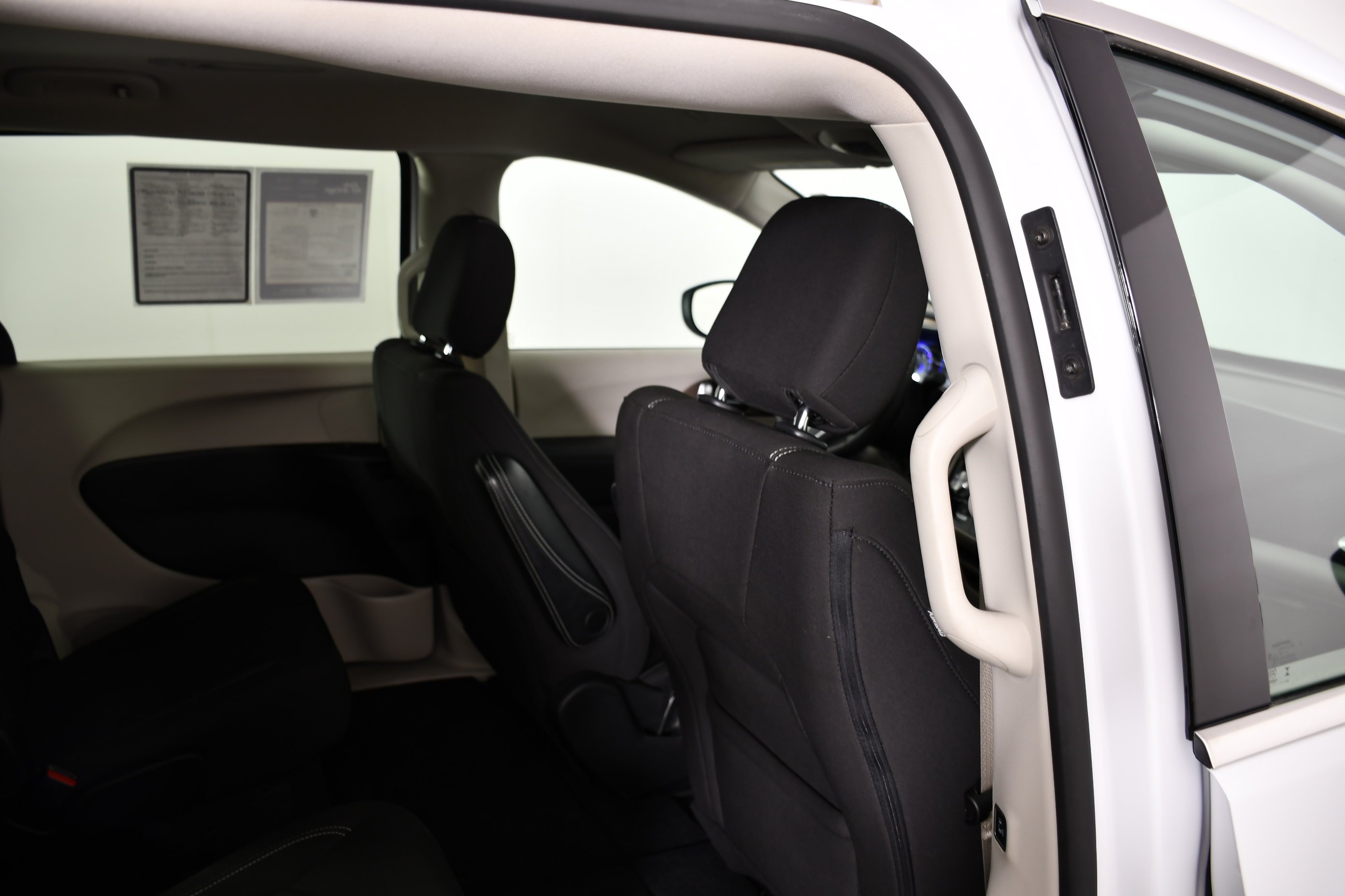 Used 2023 Bright White Clearcoat Chrysler LX image 42