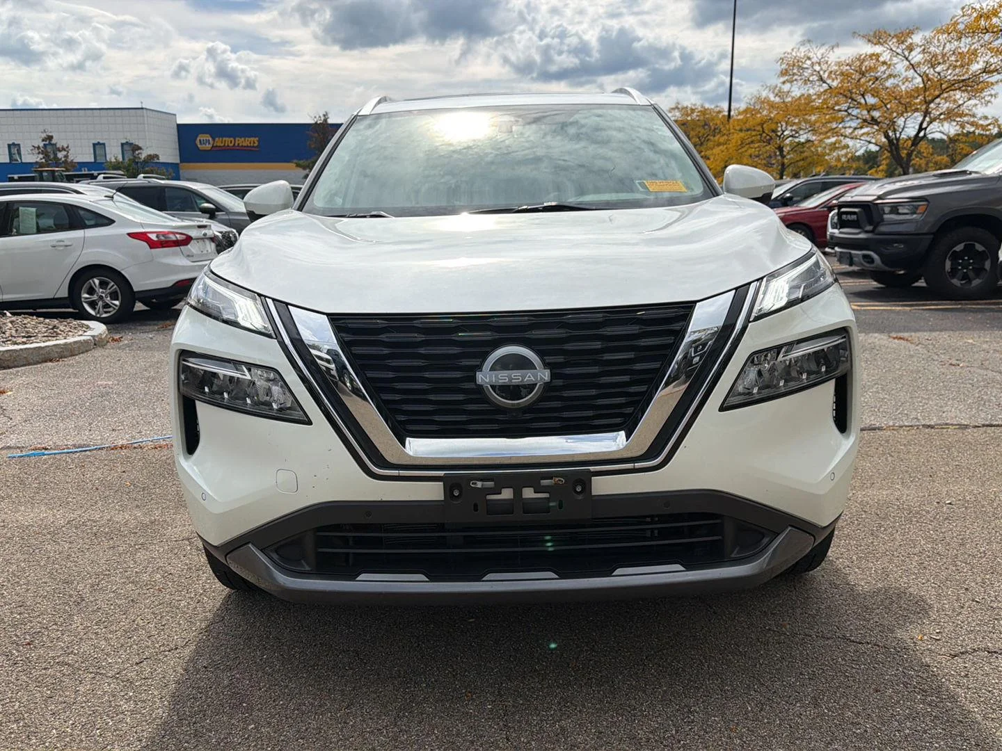 Used 2023 Pearl White Tricoat Nissan SL image 2