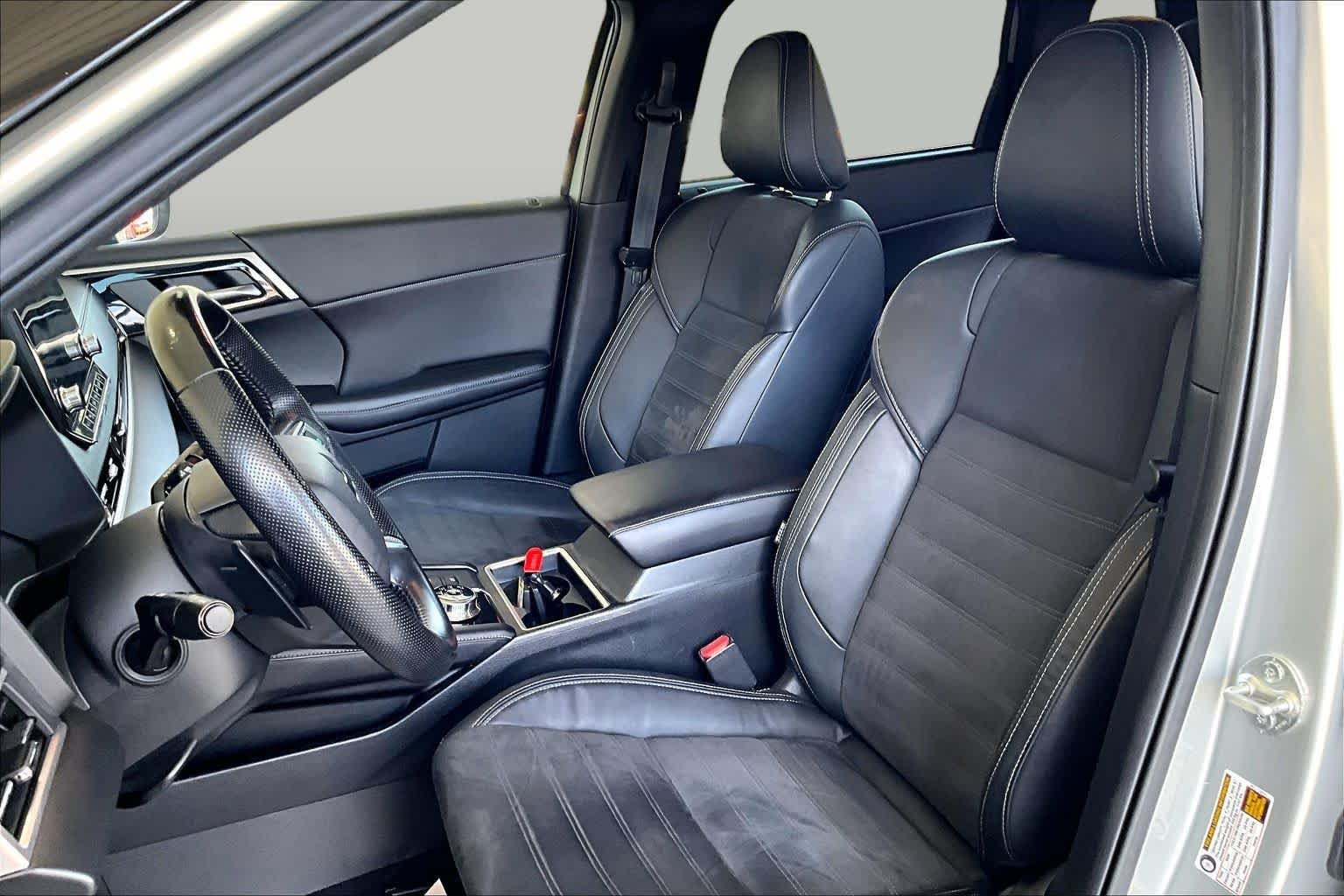 Used 2022 Alloy Silver Metallic Mitsubishi SE image 8