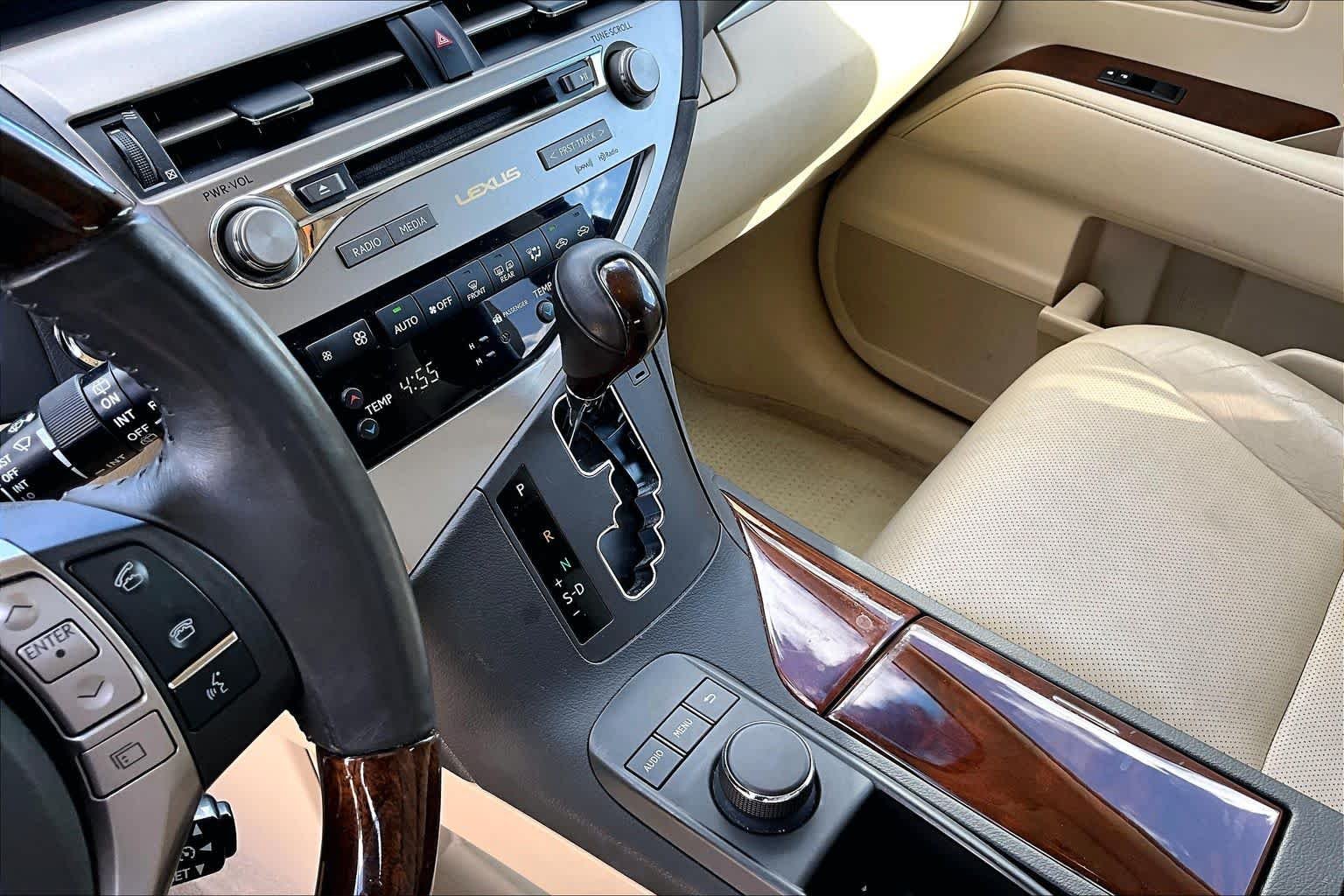 Used 2013 Starfire Pearl Lexus  image 16
