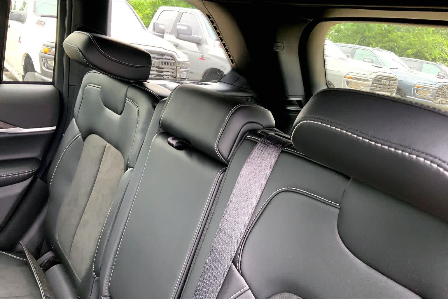 New 2026 Baltic Gray Metallic Clear-Coat Exterior Paint Jeep Laredo Altitude image 18