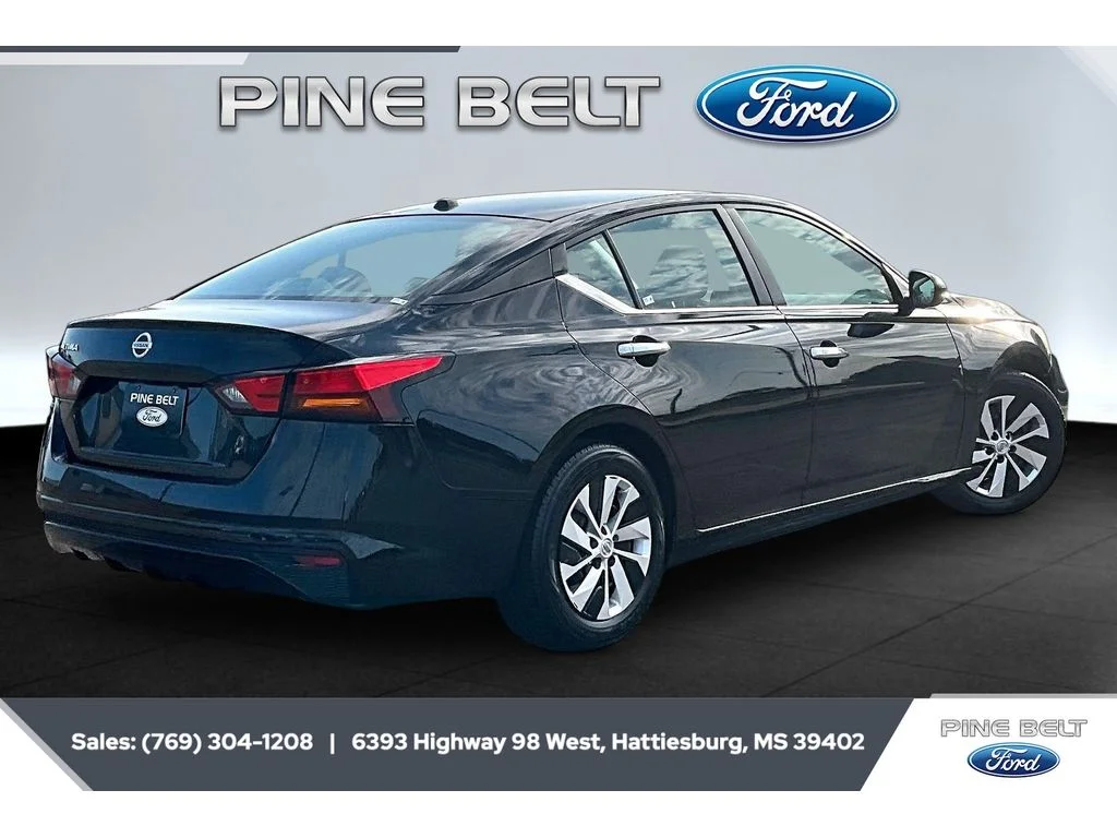 Used 2019 Super Black Nissan 2.5 S image 11