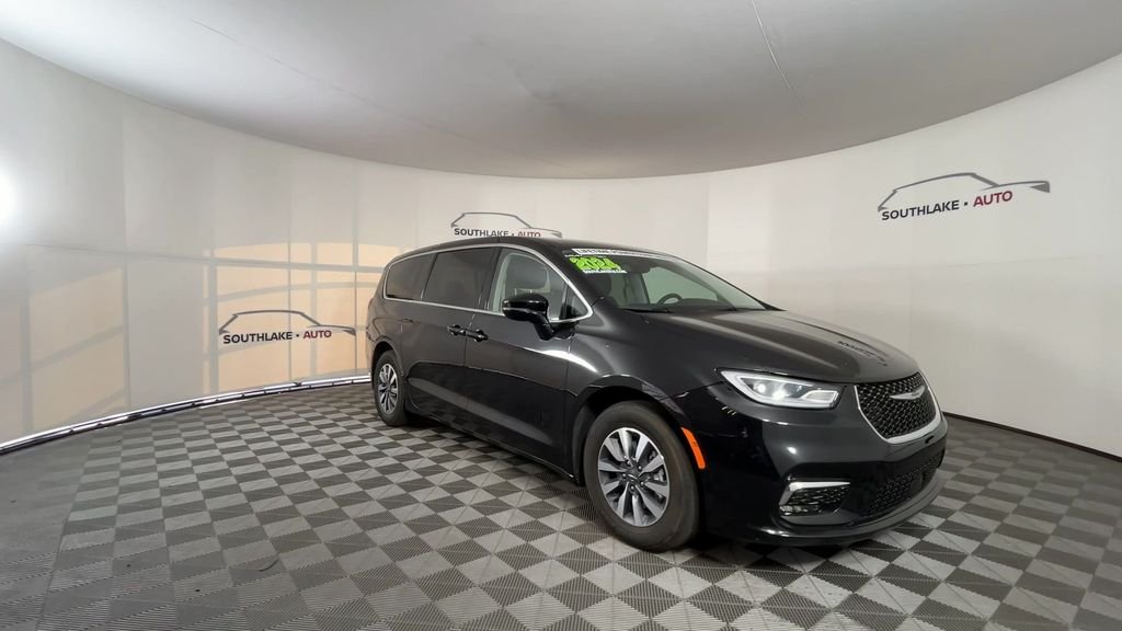 Used 2024 Chrysler Pacifica PHEV Select with VIN 2C4RC1S70RR102853 for sale in Merrillville, IN