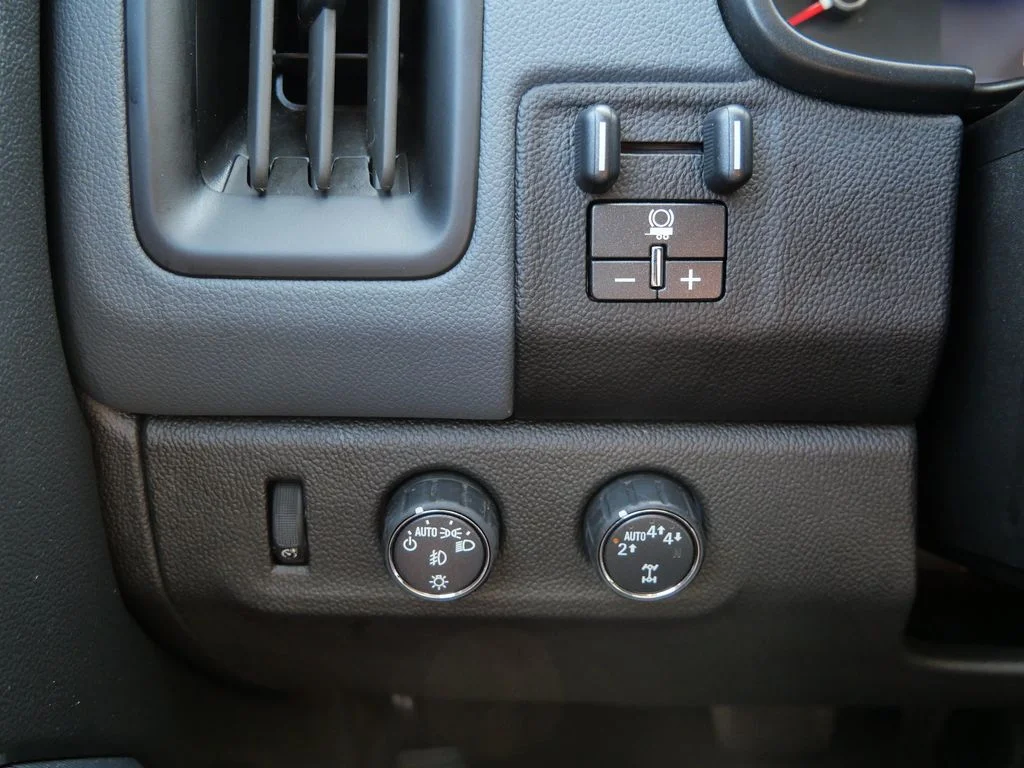 Certified Used 2022 Black Chevrolet Z71 image 17