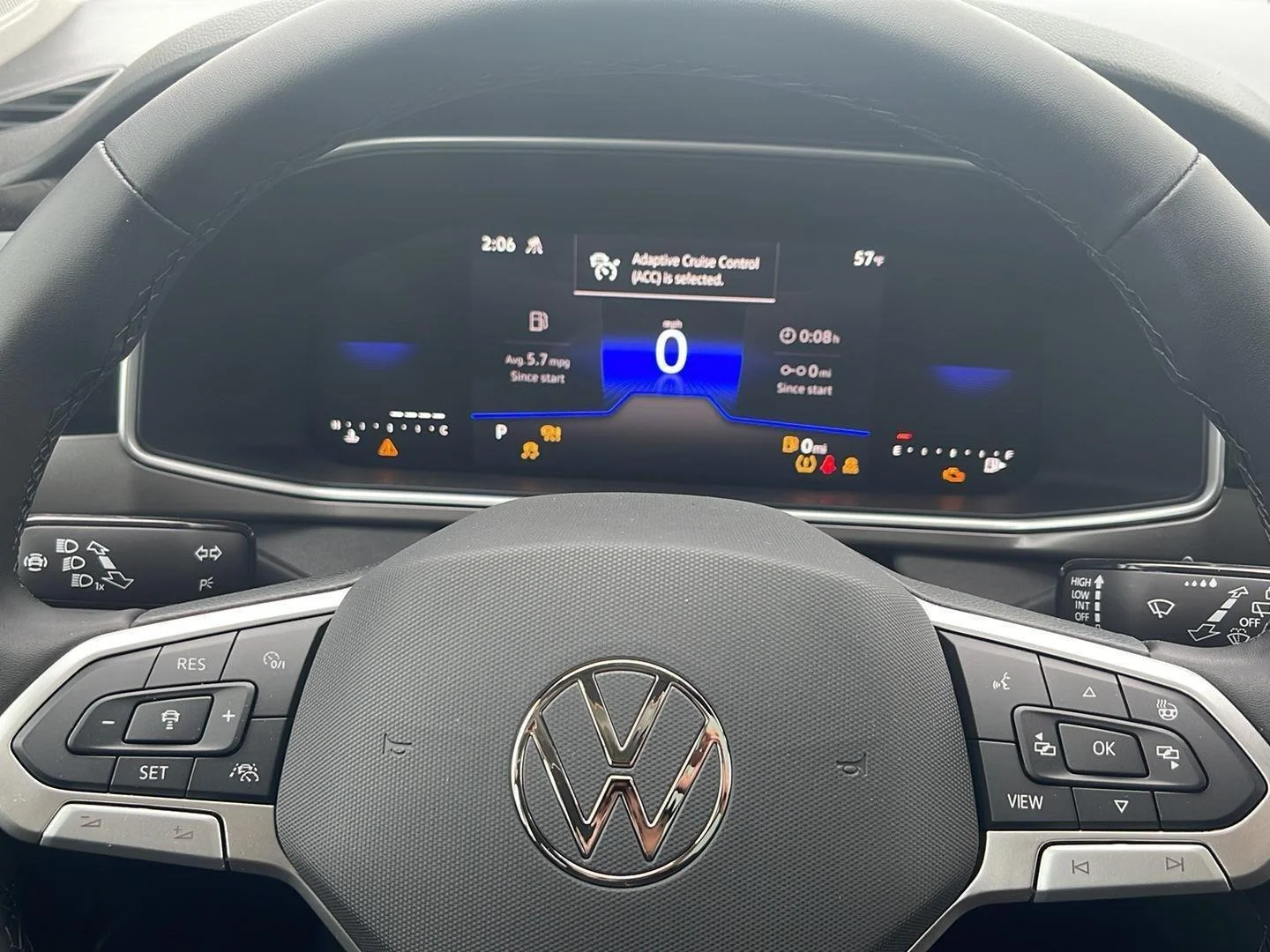 New 2026 Pure White w/Deep Black Roof Volkswagen SE Black image 29