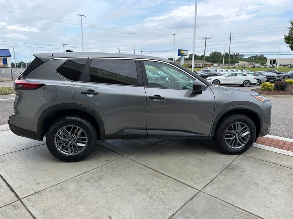 Used 2024 Gray Nissan S image 7
