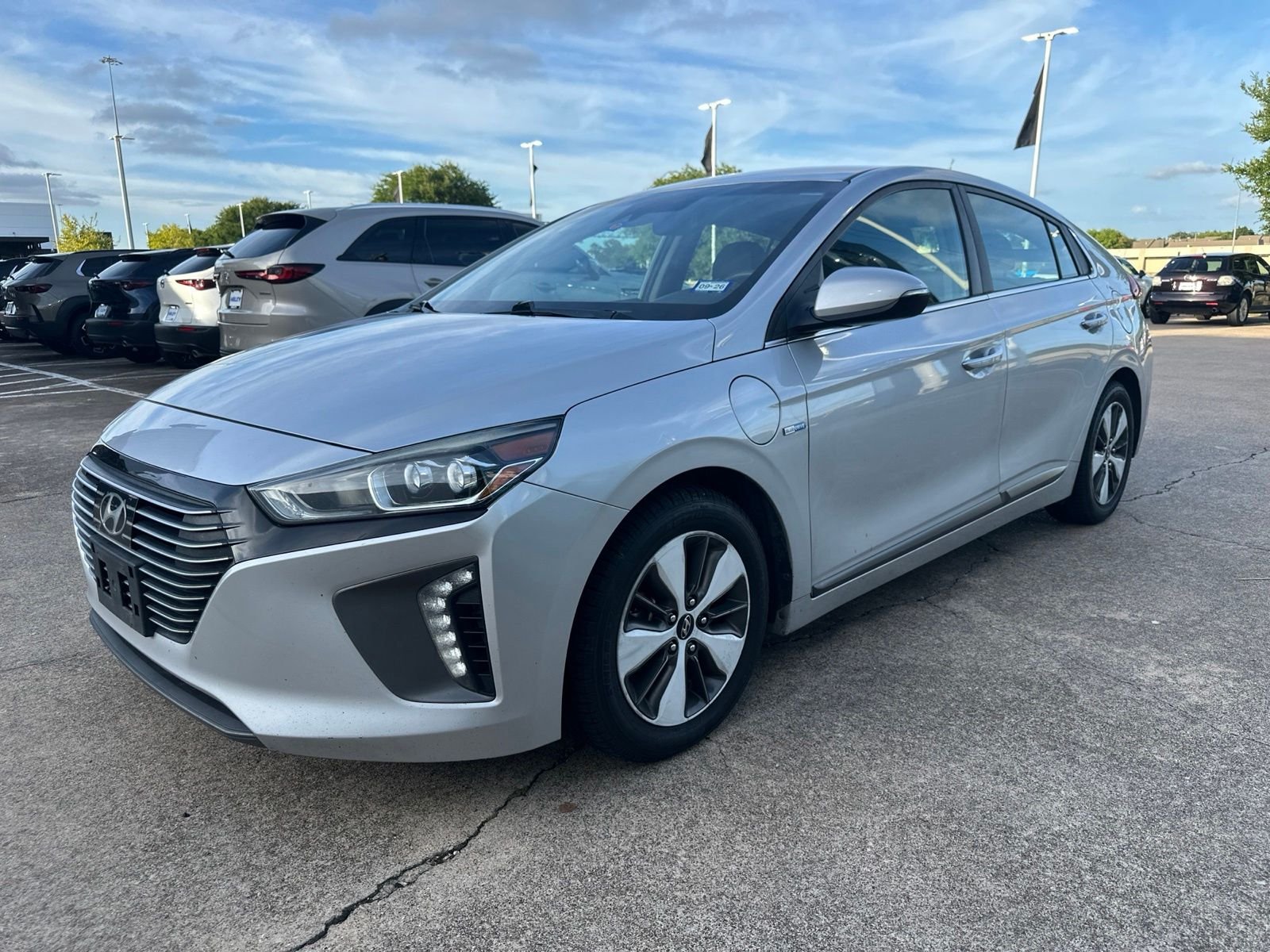 Used 2019 Silver Metallic Hyundai Limited image 4