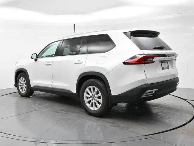 Used 2024 Wind Chill Pearl Toyota XLE image 5